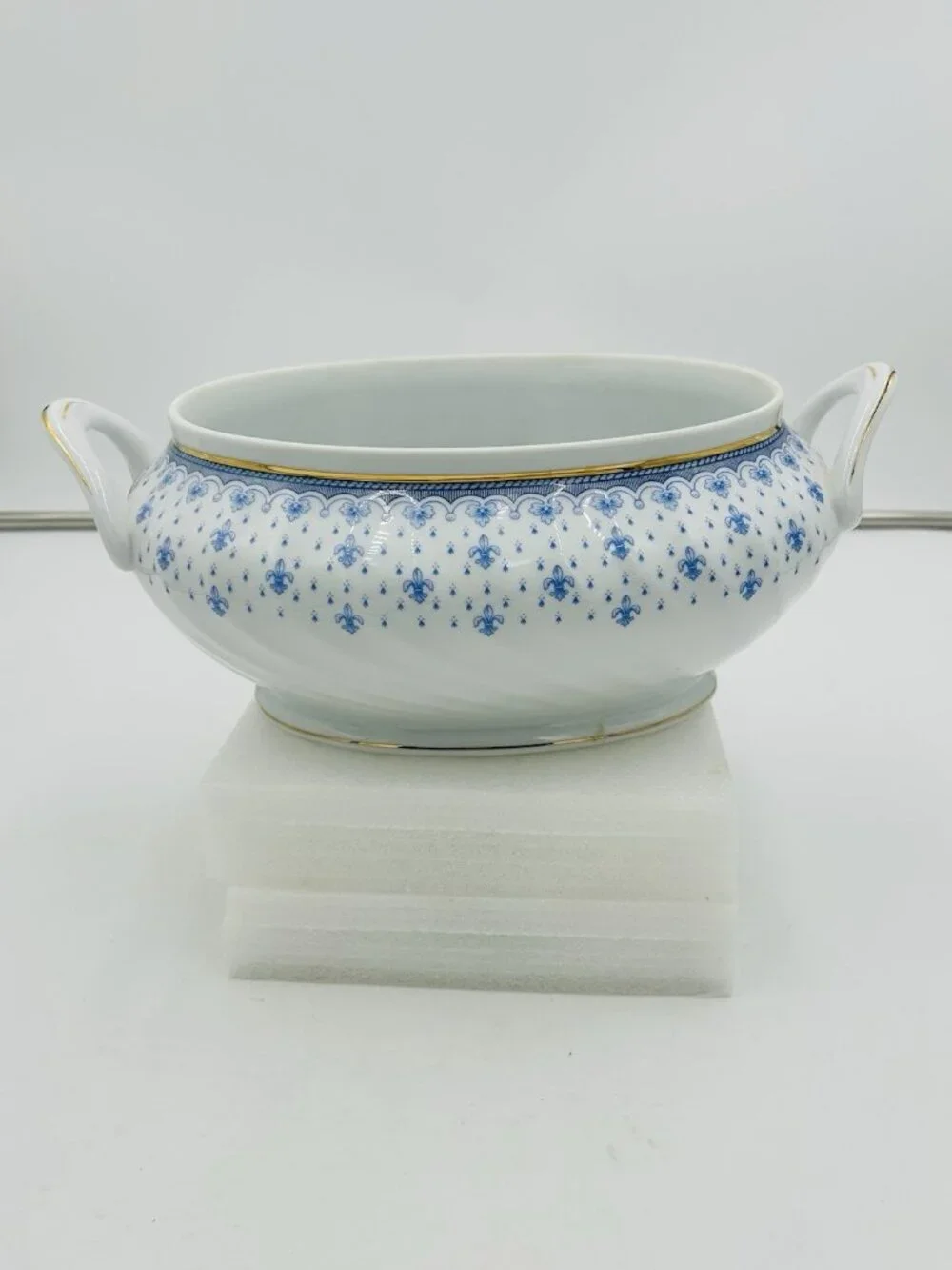 Porcelana Quinta Nova Blue Fluer de Lis Oval Vegetable Dish Soup Tureen with Lid